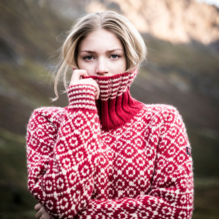 Svalbard Wool High Neck Sweater Hindberry / Offwhite - Devold New Zealand