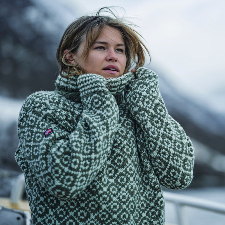 Svalbard Wool High Neck Sweater Olive/Offwhite - Devold New Zealand